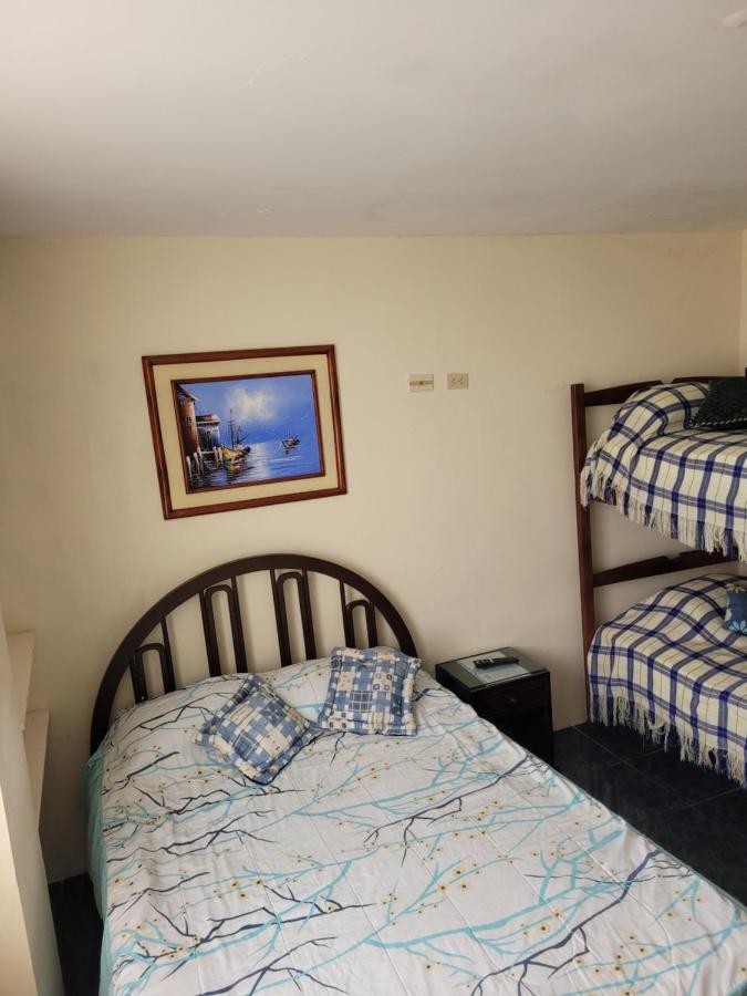 Hostal Haziel Salinas  Luaran gambar