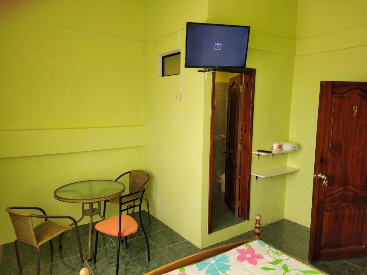 Hostal Haziel Salinas  Luaran gambar