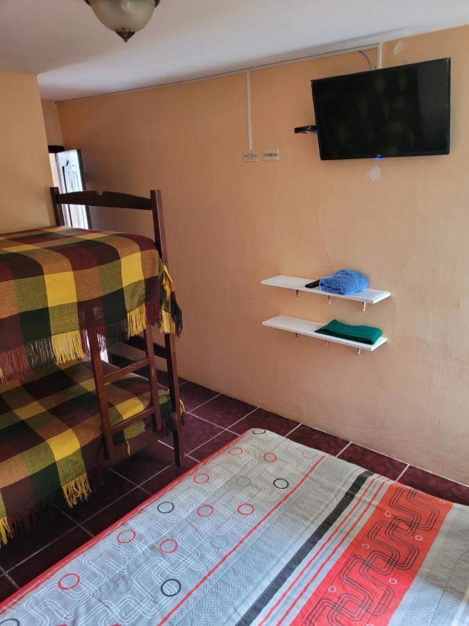 Hostal Haziel Salinas  Luaran gambar