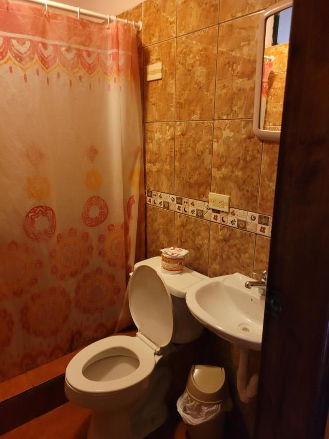 Hostal Haziel Salinas  Luaran gambar