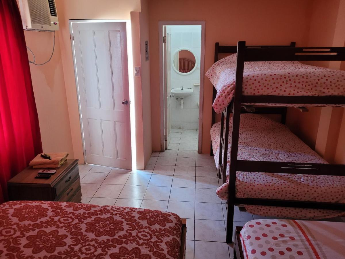 Hostal Haziel Salinas  Luaran gambar