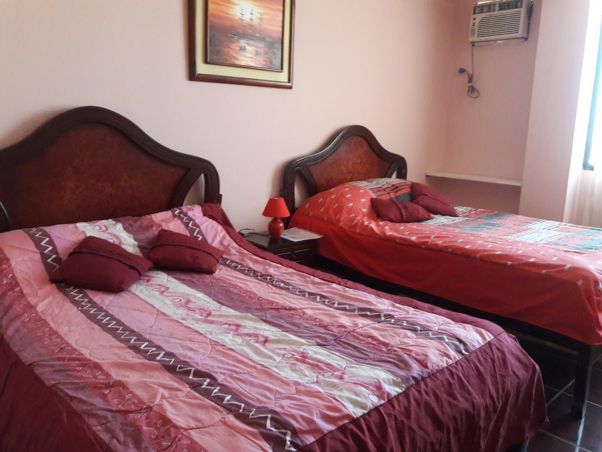 Hostal Haziel Salinas  Luaran gambar