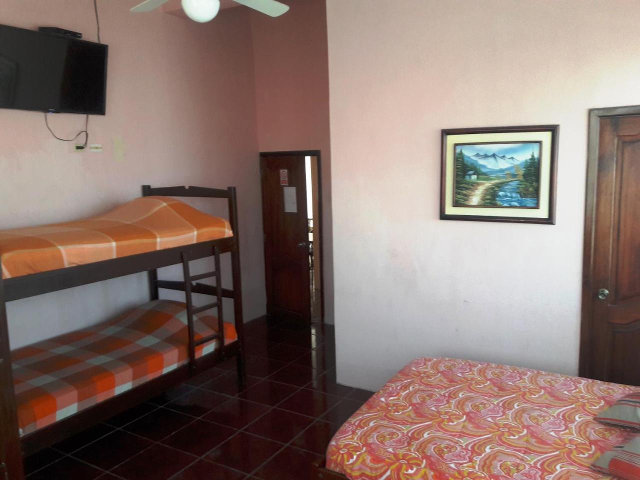Hostal Haziel Salinas  Luaran gambar
