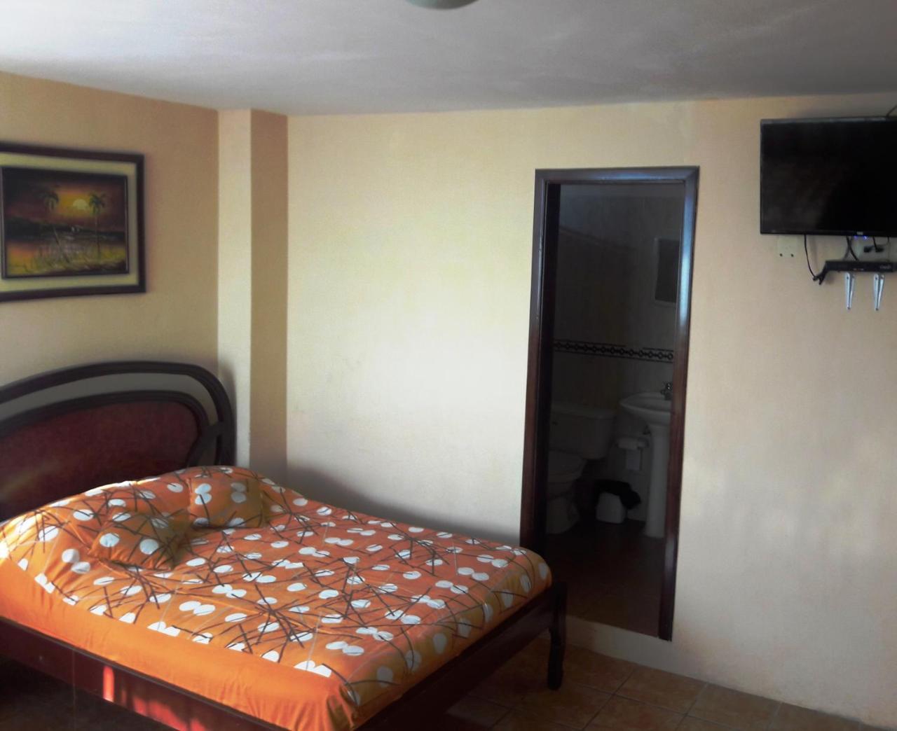 Hostal Haziel Salinas  Luaran gambar